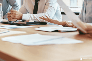 Sociedad en comandita en Uruguay: cómo funciona y qué diferencias tiene con otros tipos societarios