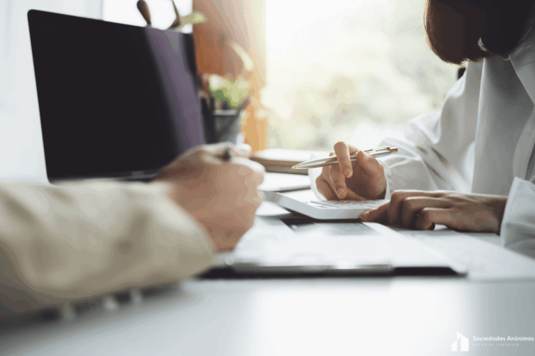 Transferencias Internacionales desde Uruguay para Empresas: SWIFT, Límites, Impuestos y Compliance