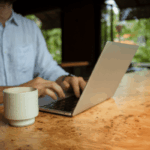 Mantener tu empresa uruguaya viviendo en el exterior